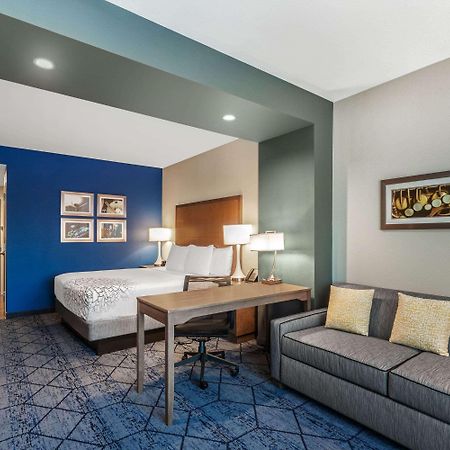 La Quinta Inn & Suites By Wyndham Kansas City Beacon Hill Εξωτερικό φωτογραφία