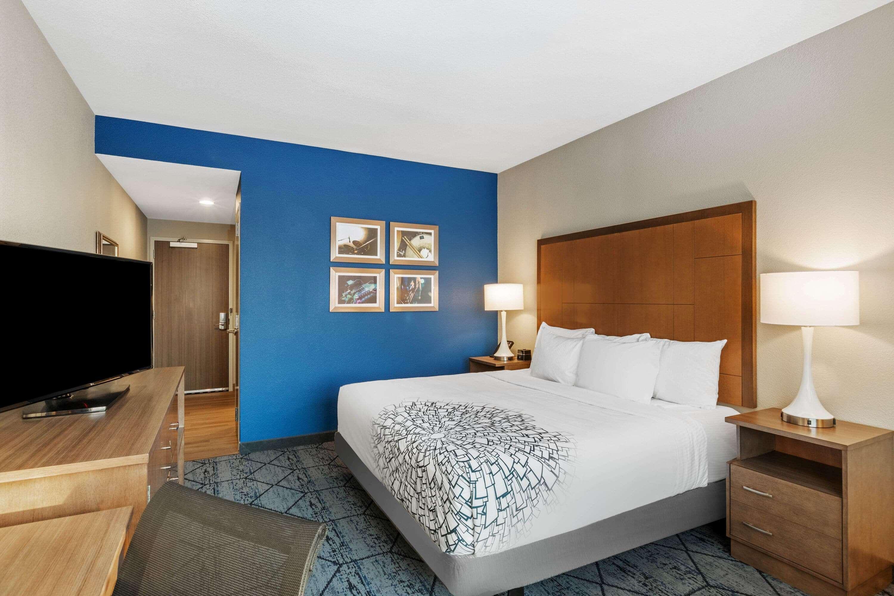 La Quinta Inn & Suites By Wyndham Kansas City Beacon Hill Εξωτερικό φωτογραφία