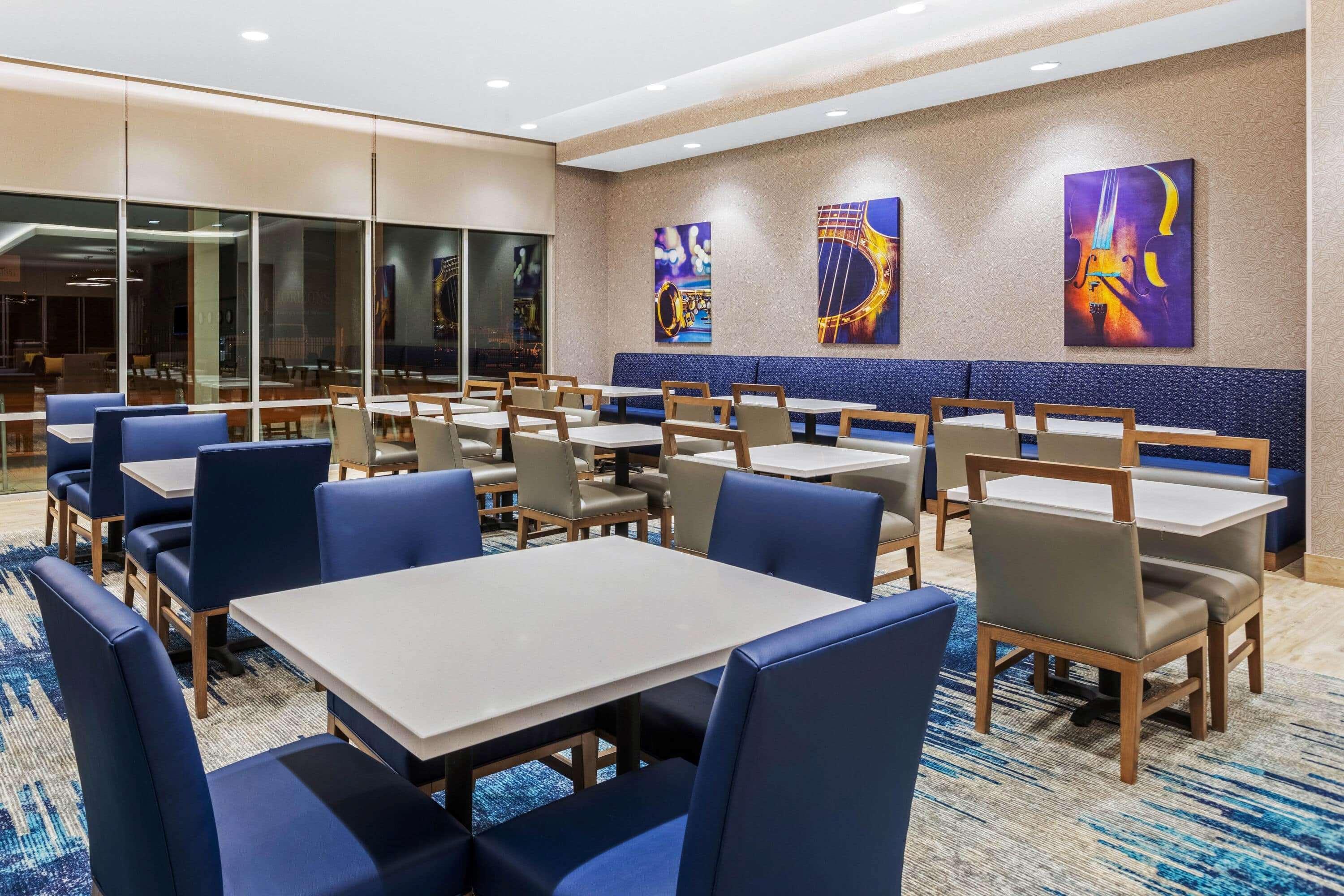La Quinta Inn & Suites By Wyndham Kansas City Beacon Hill Εξωτερικό φωτογραφία