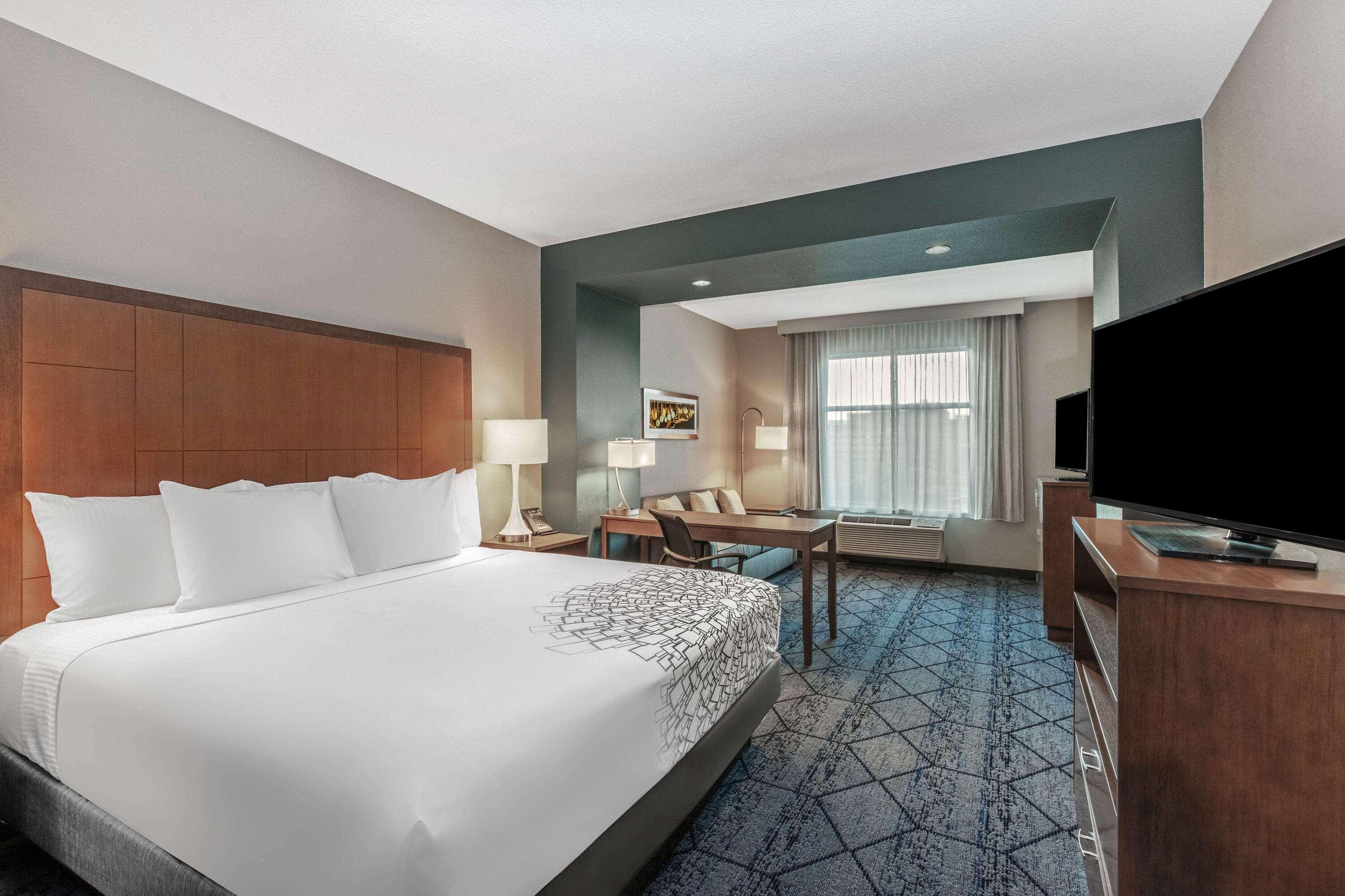 La Quinta Inn & Suites By Wyndham Kansas City Beacon Hill Εξωτερικό φωτογραφία