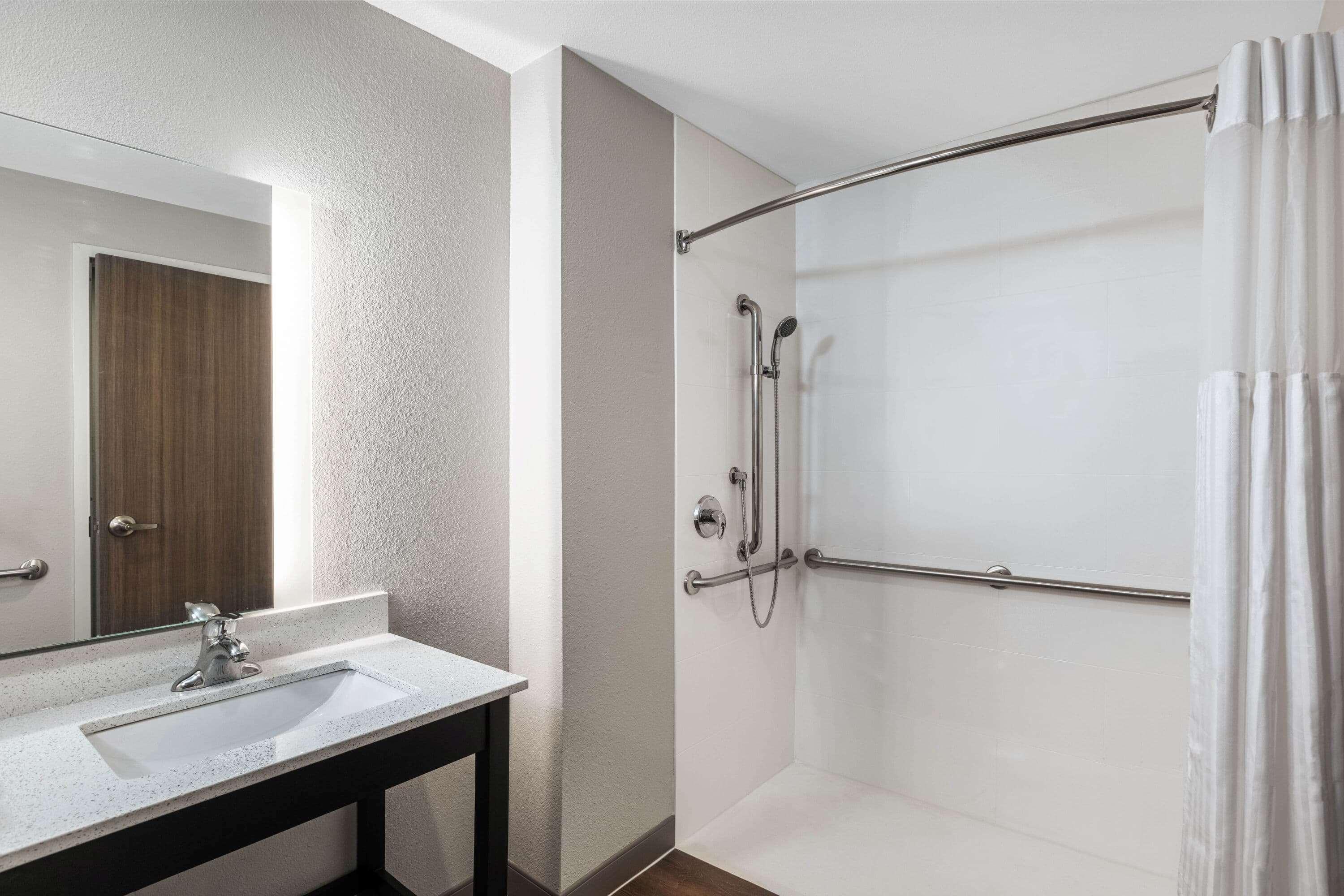 La Quinta Inn & Suites By Wyndham Kansas City Beacon Hill Εξωτερικό φωτογραφία
