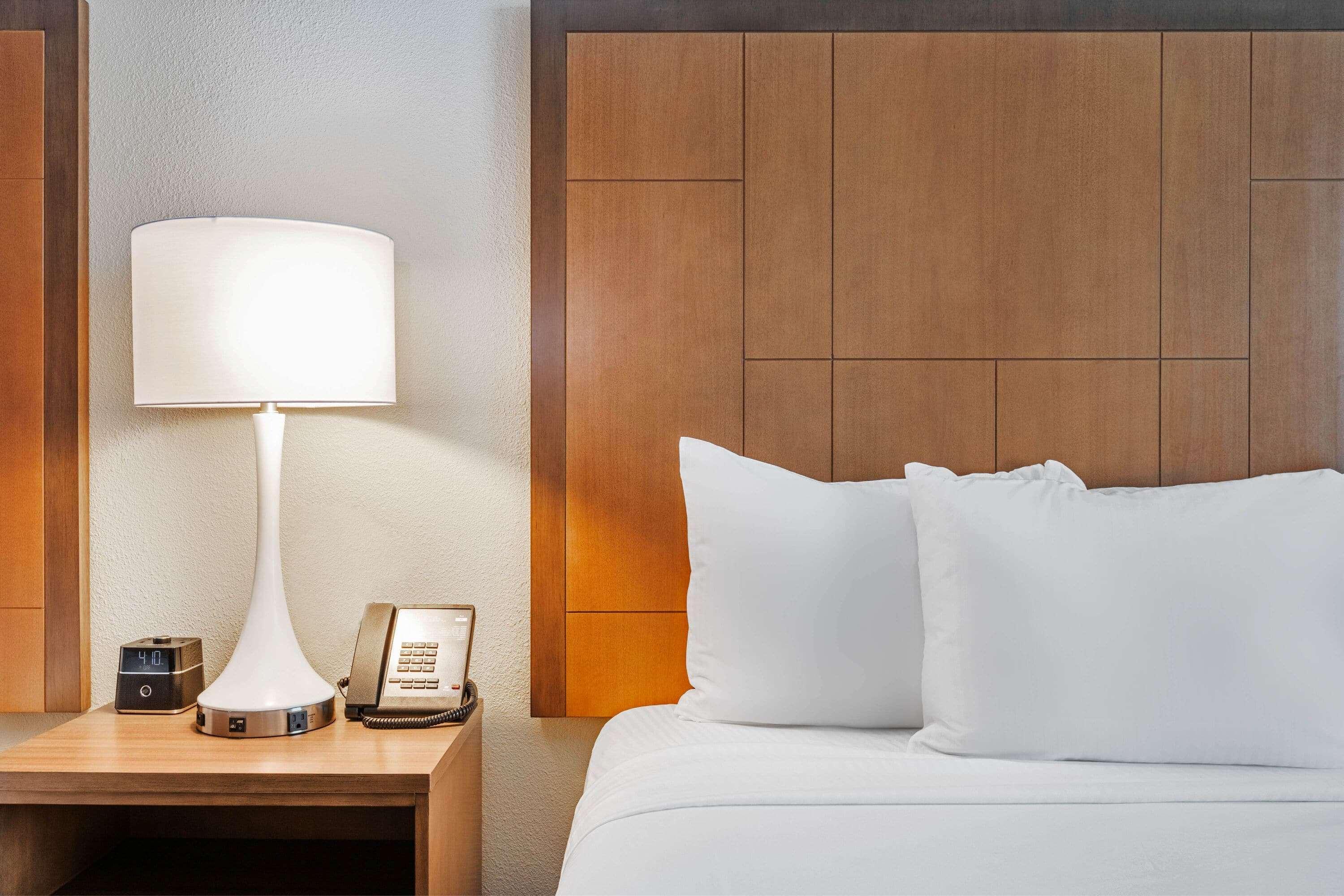 La Quinta Inn & Suites By Wyndham Kansas City Beacon Hill Εξωτερικό φωτογραφία
