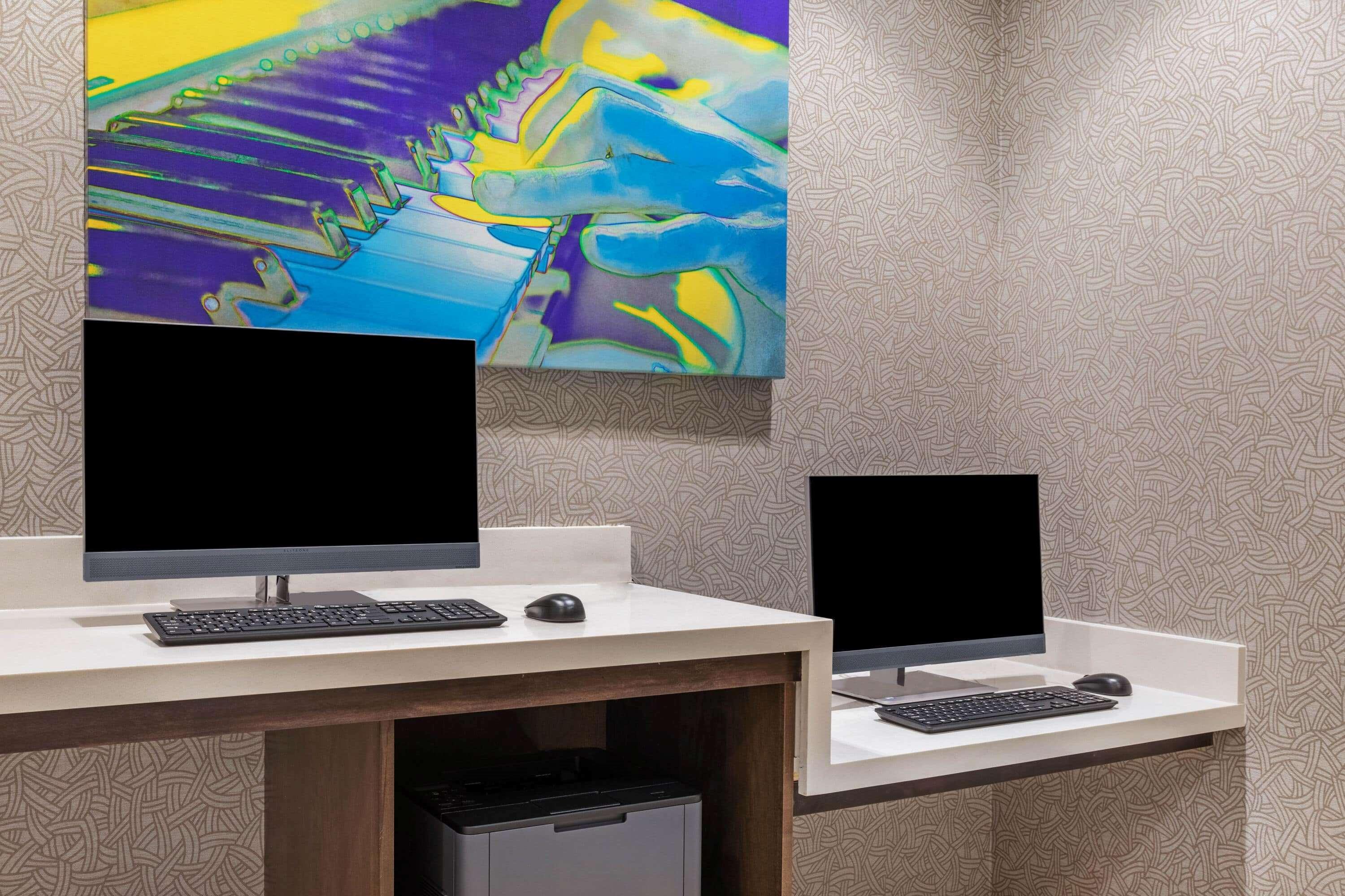 La Quinta Inn & Suites By Wyndham Kansas City Beacon Hill Εξωτερικό φωτογραφία