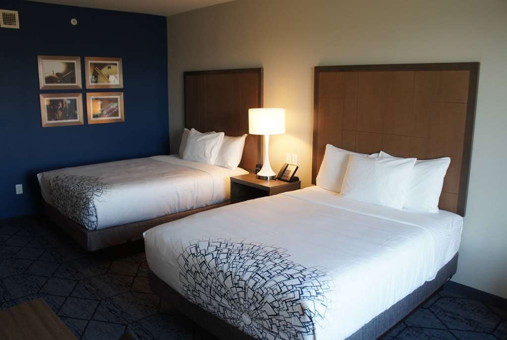 La Quinta Inn & Suites By Wyndham Kansas City Beacon Hill Δωμάτιο φωτογραφία