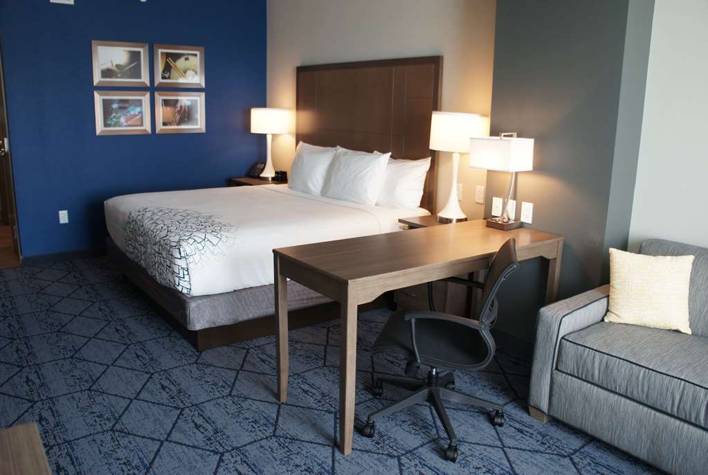 La Quinta Inn & Suites By Wyndham Kansas City Beacon Hill Δωμάτιο φωτογραφία