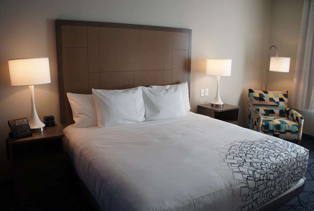 La Quinta Inn & Suites By Wyndham Kansas City Beacon Hill Δωμάτιο φωτογραφία
