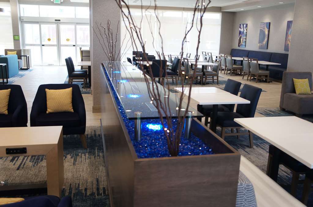 La Quinta Inn & Suites By Wyndham Kansas City Beacon Hill Εστιατόριο φωτογραφία