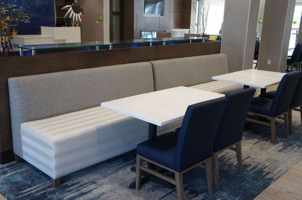 La Quinta Inn & Suites By Wyndham Kansas City Beacon Hill Εστιατόριο φωτογραφία