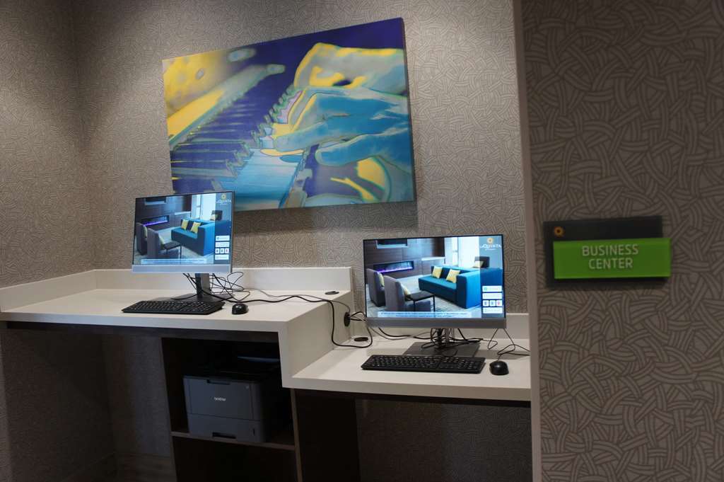 La Quinta Inn & Suites By Wyndham Kansas City Beacon Hill Ανέσεις φωτογραφία